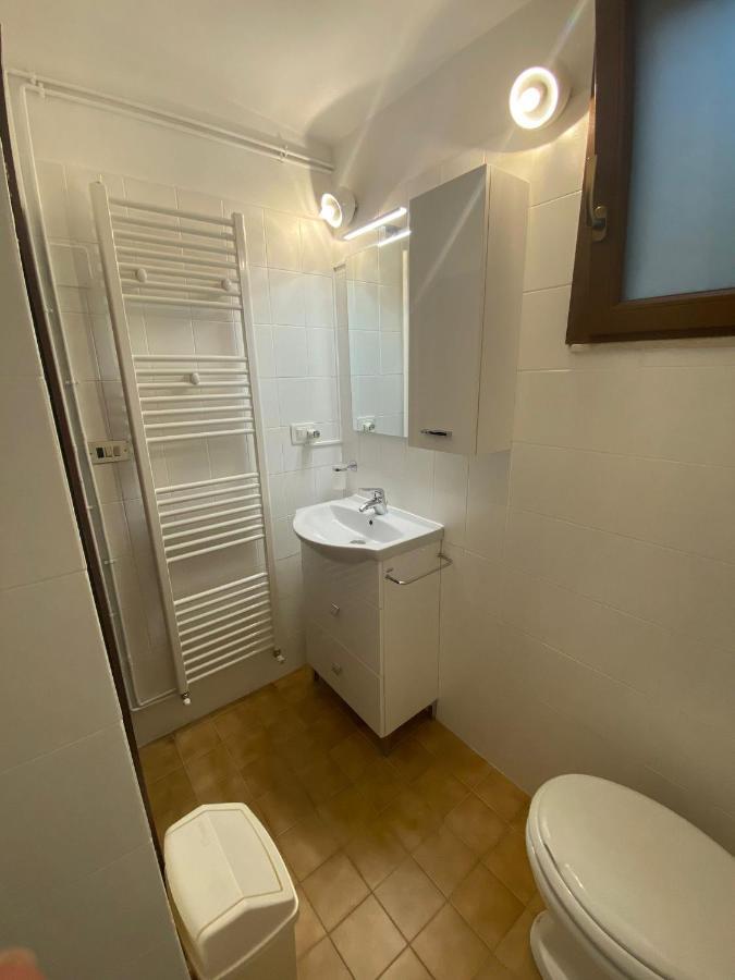 Robhouse Hotel Fabriano Eksteriør billede